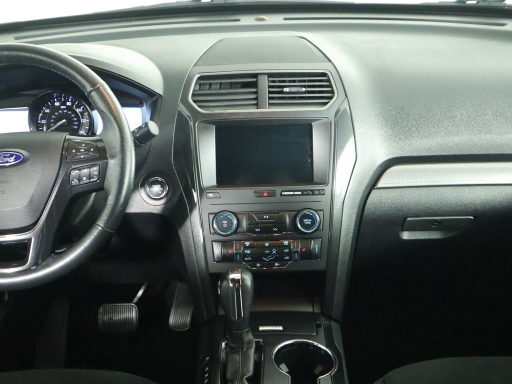 Used 2019 Ford Explorer XLT w/ Equipment Group 202A image 14