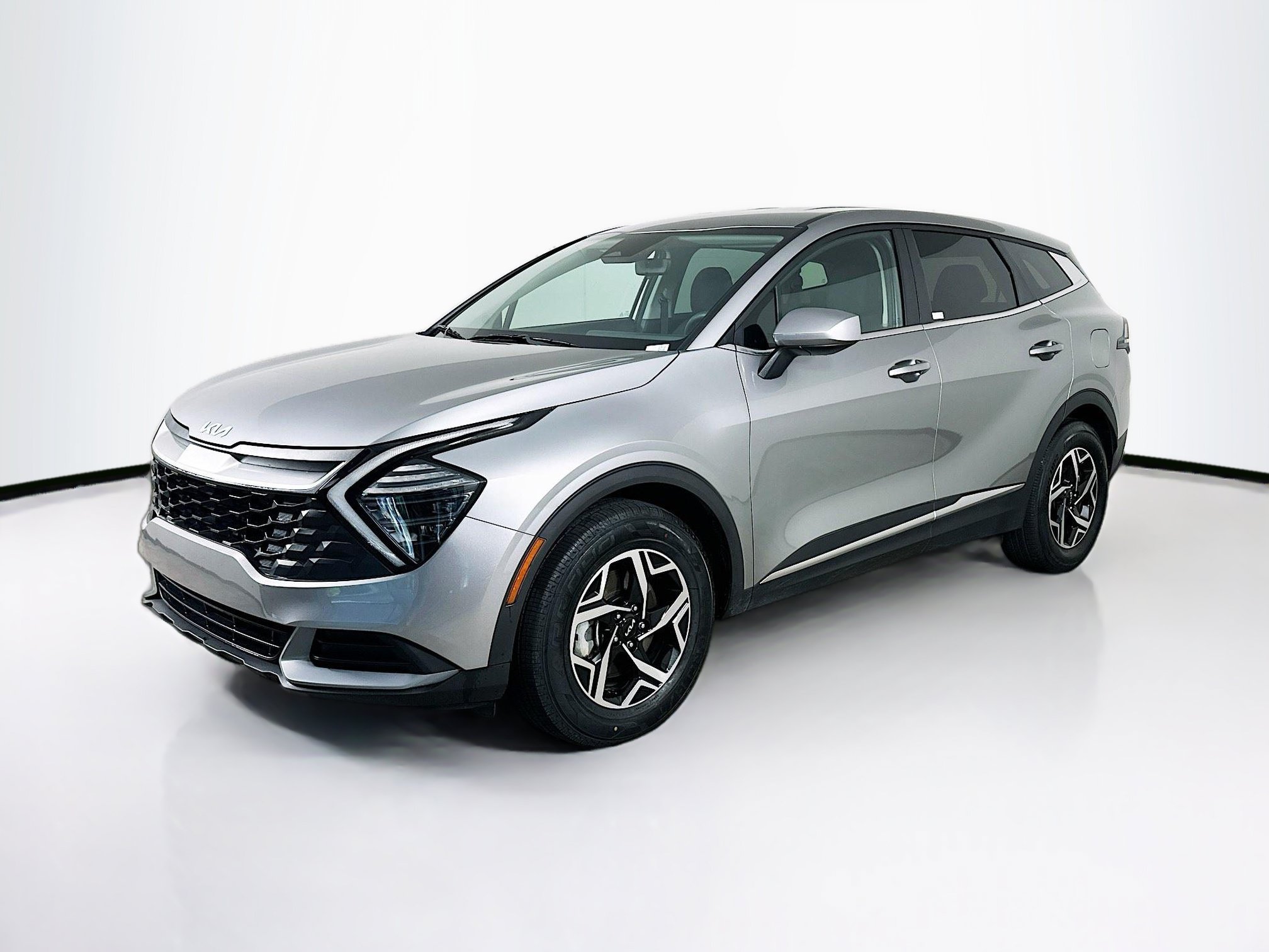 Used 2025 Kia Sportage LX FWD image 3