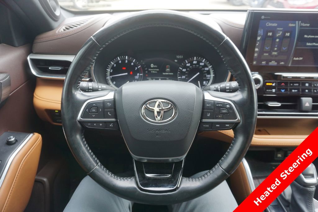 Used 2020 Toyota Highlander Platinum image 3