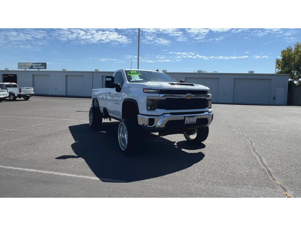 Used 2024 Chevrolet Silverado 2500 LT AWD/4WD image 3