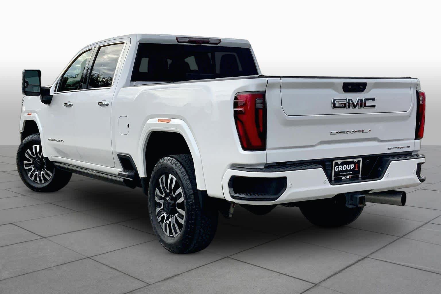 Used 2024 GMC Sierra 2500 Denali Ultimate AWD/4WD image 12