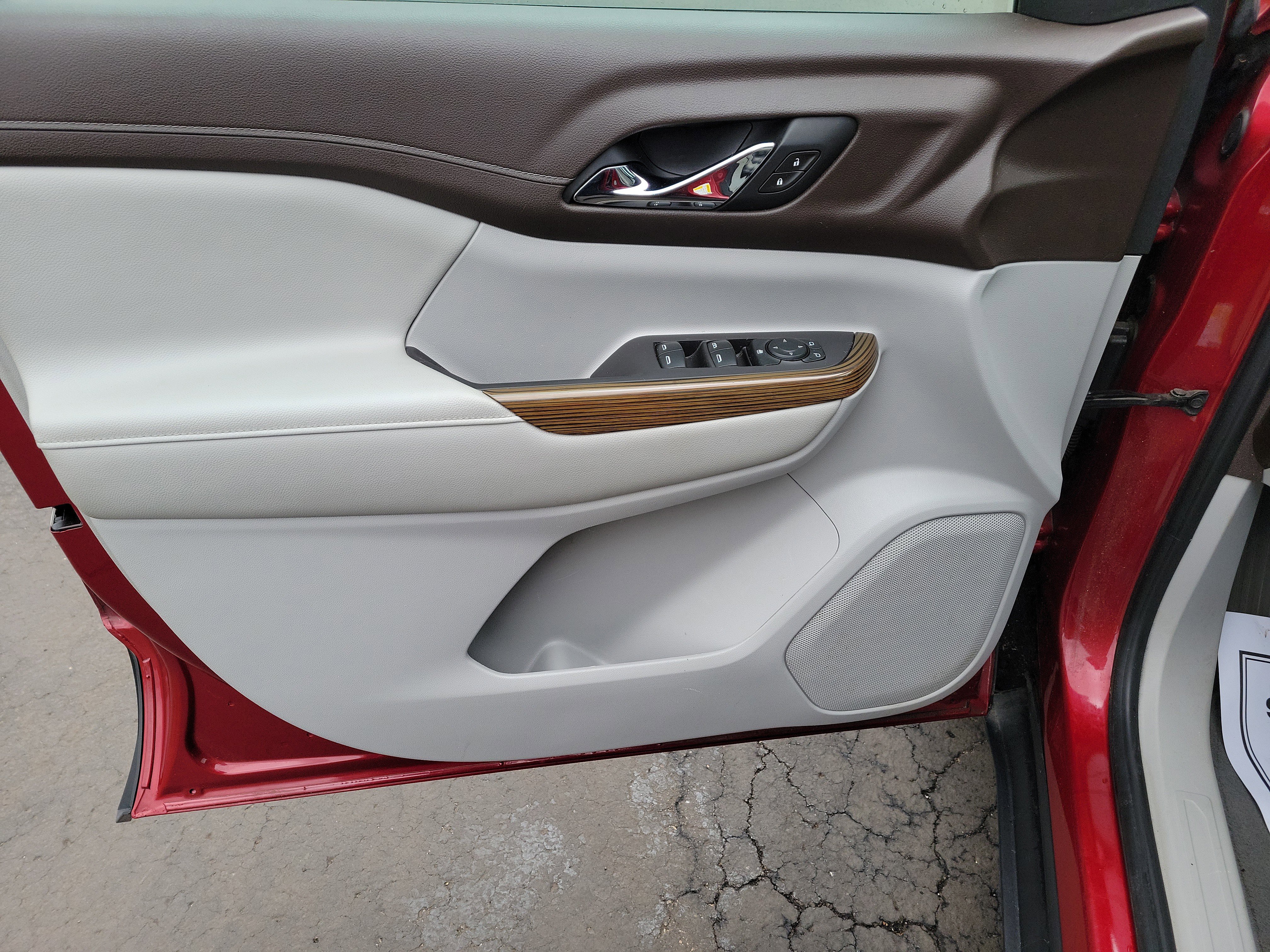 Used 2020 GMC Acadia SLE image 18