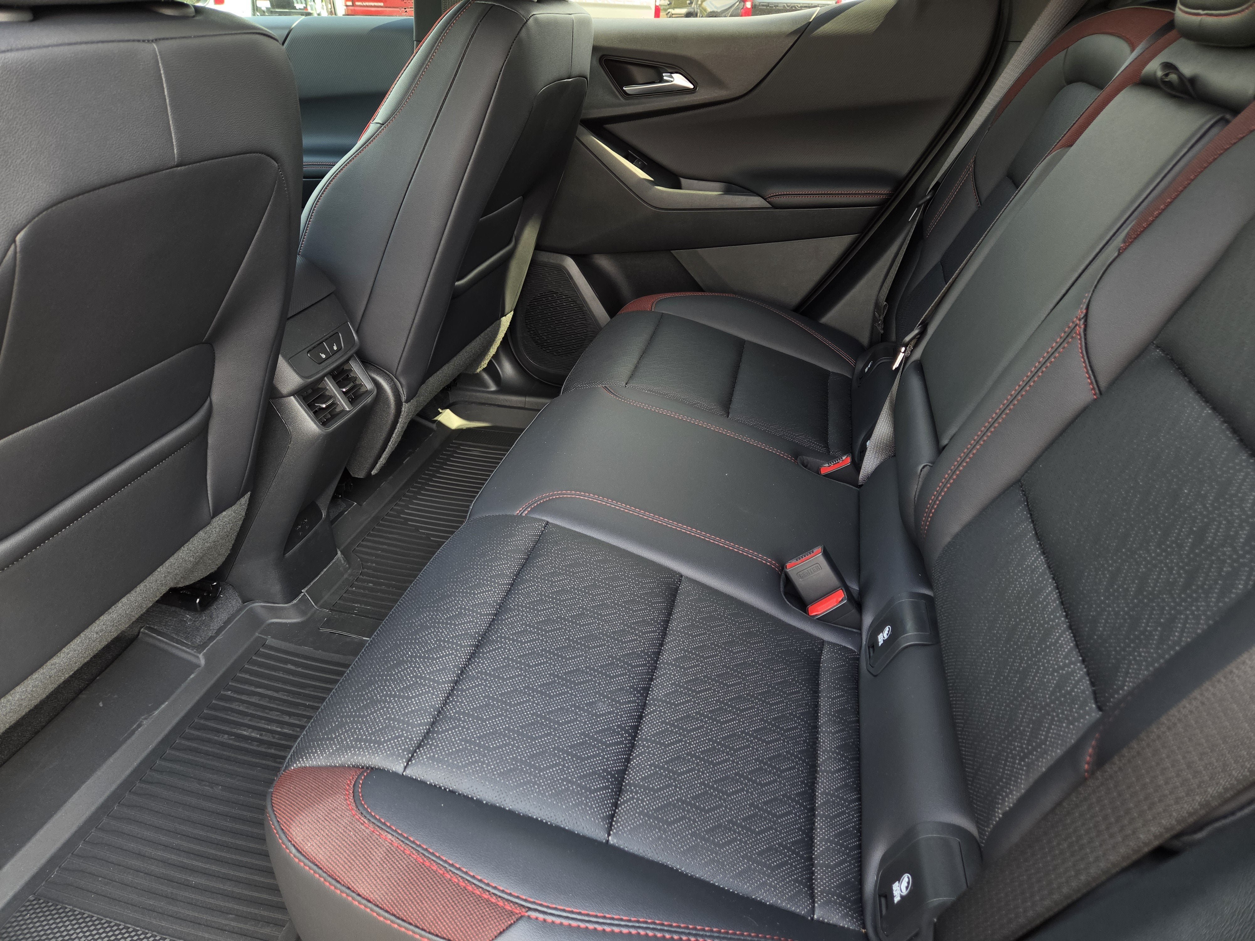 New 2027 Chevrolet Equinox RS w/ Convenience Package III FWD image 24