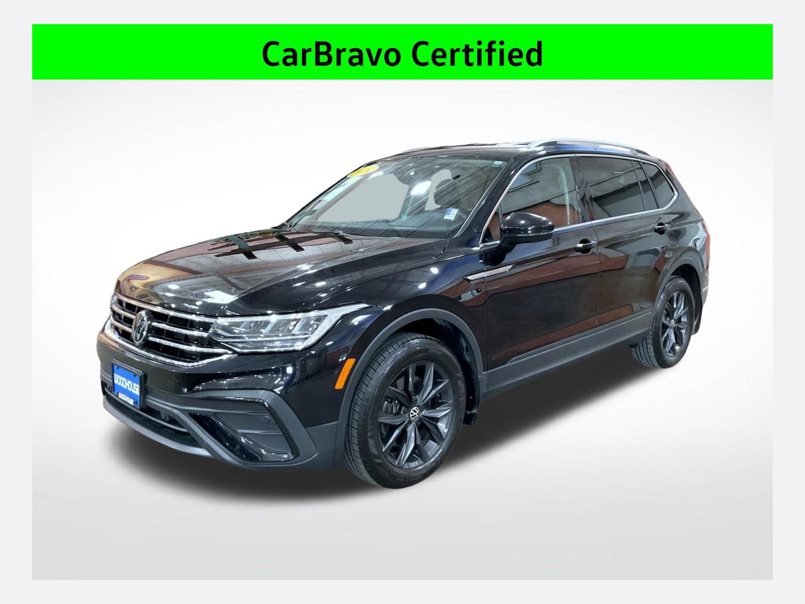Used 2024 Volkswagen Tiguan SE AWD/4WD image 1