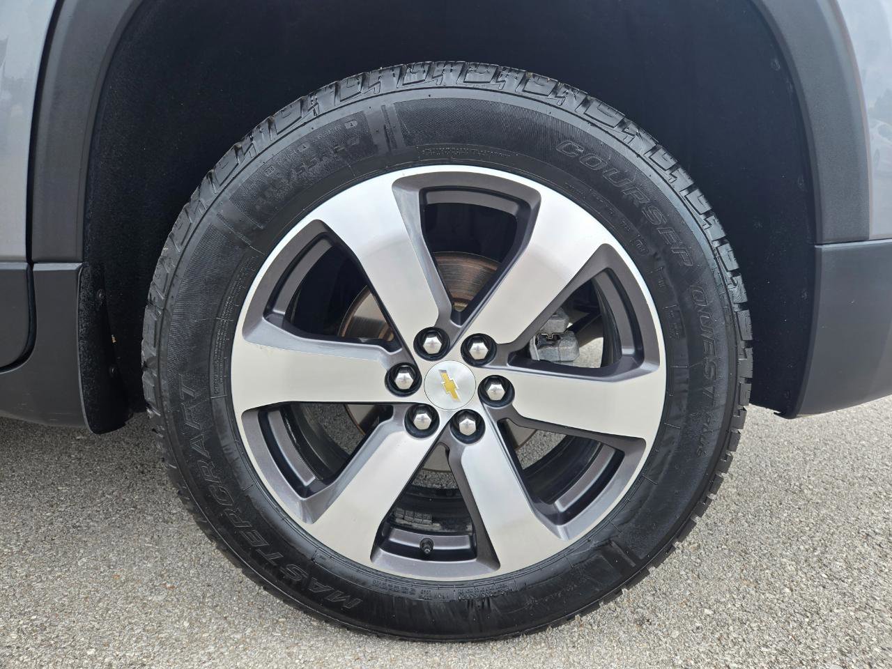 Used 2018 Chevrolet Traverse LT w/ LPO, Floor Liner Package AWD/4WD image 9
