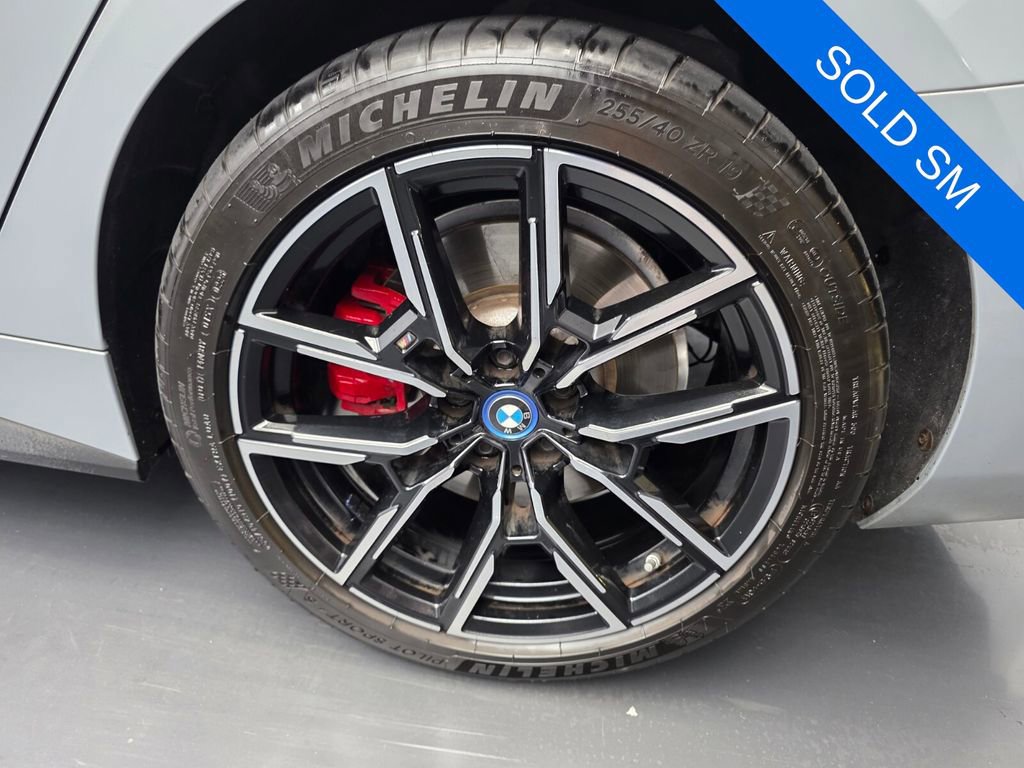Used 2022 BMW i4 eDrive40 w/ M Sport Package RWD image 17