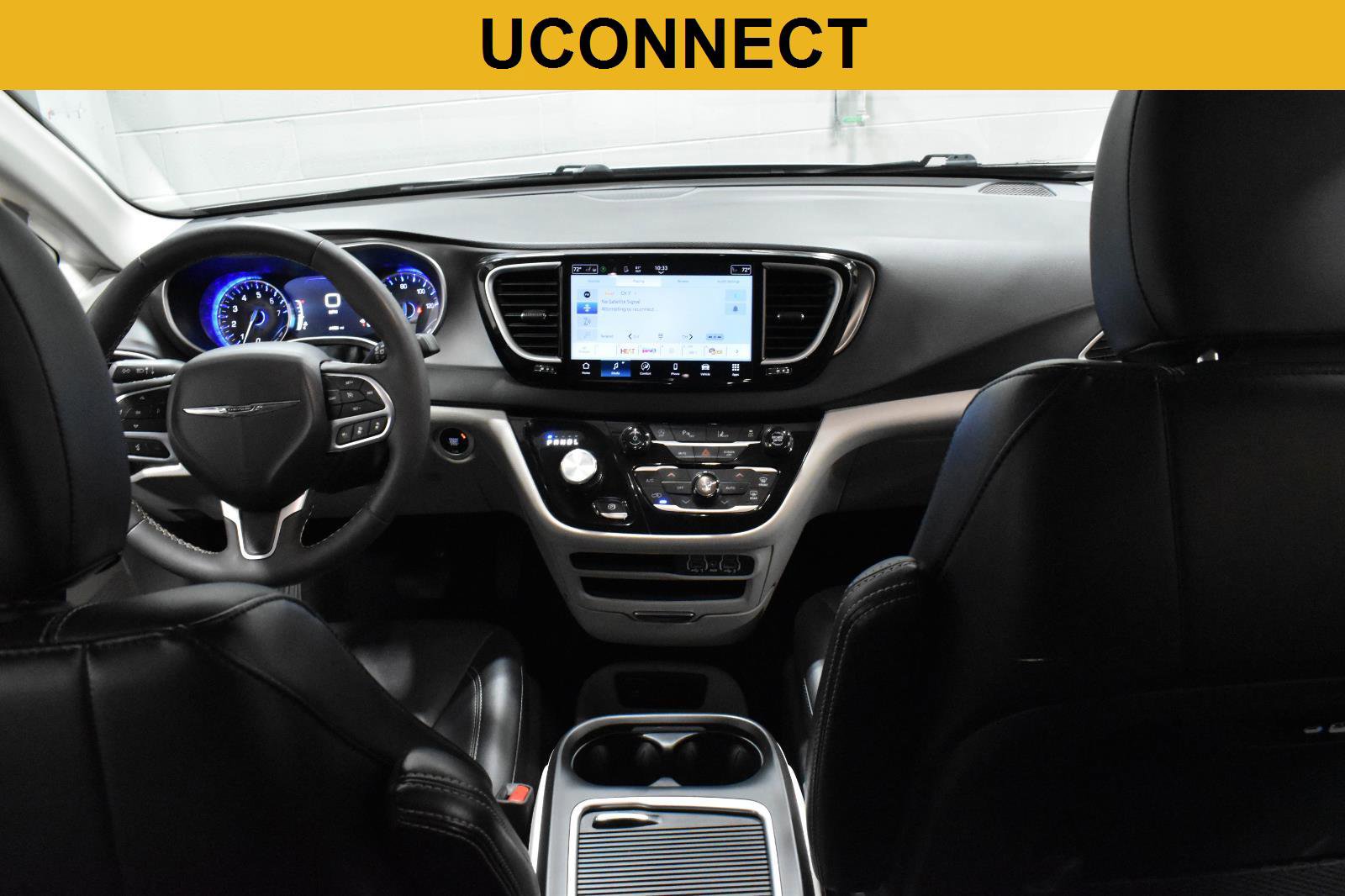 Used 2024 Chrysler Pacifica Touring-L image 2