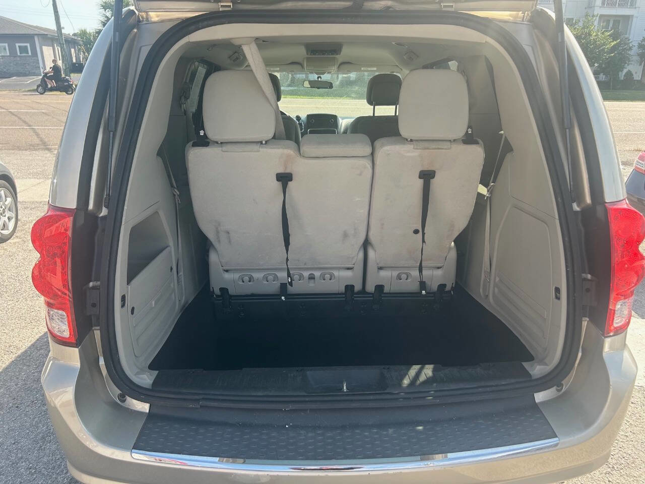 Used 2012 Dodge Grand Caravan SE image 7