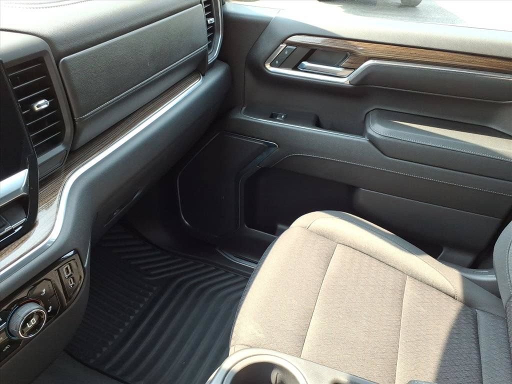 Used 2023 Chevrolet Silverado 1500 LT AWD/4WD image 34