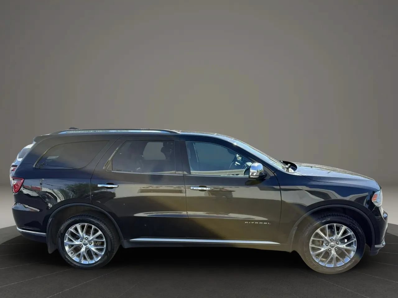 Used 2015 Dodge Durango Citadel w/ Technology Group AWD/4WD image 3