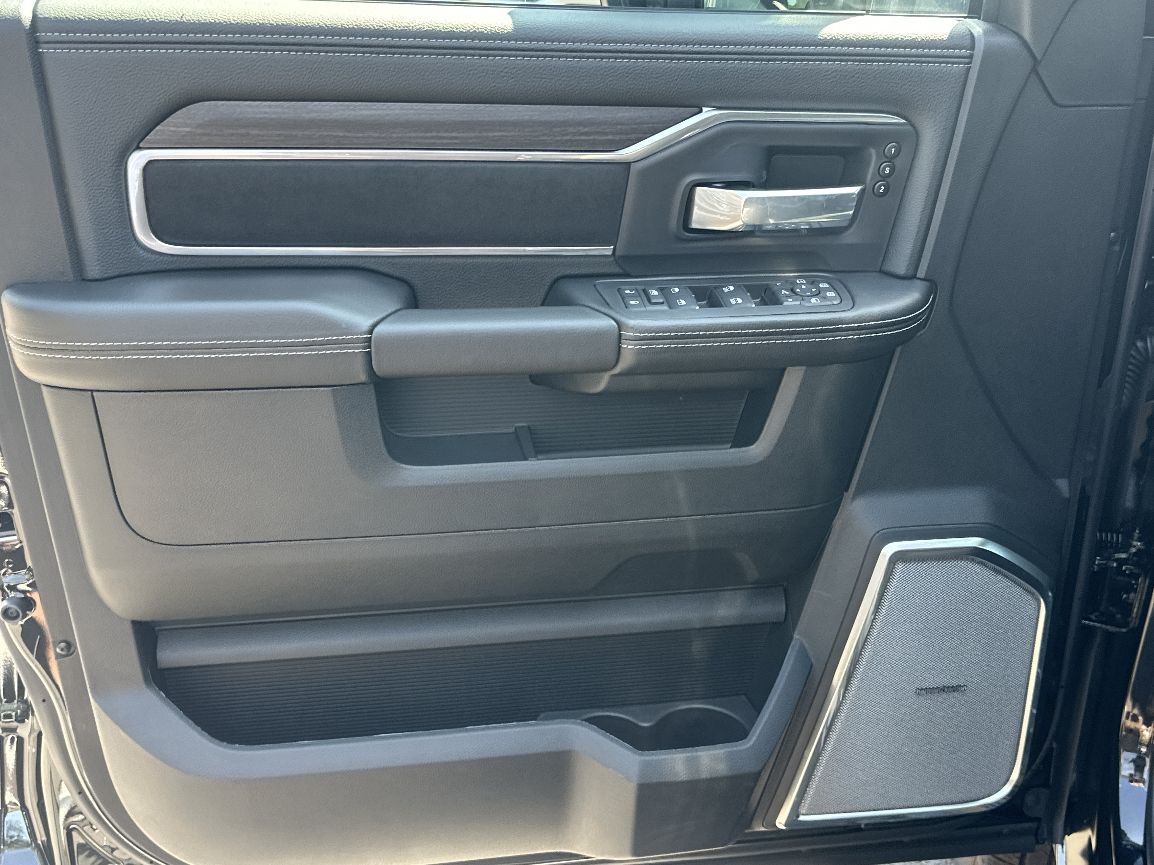 New 2026 RAM 3500 Laramie AWD/4WD image 29