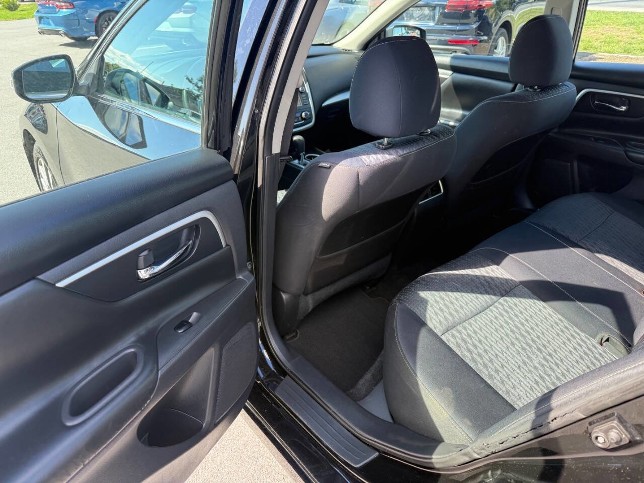 Used 2017 Nissan Altima 2.5 SV w/ Convenience Package FWD image 12