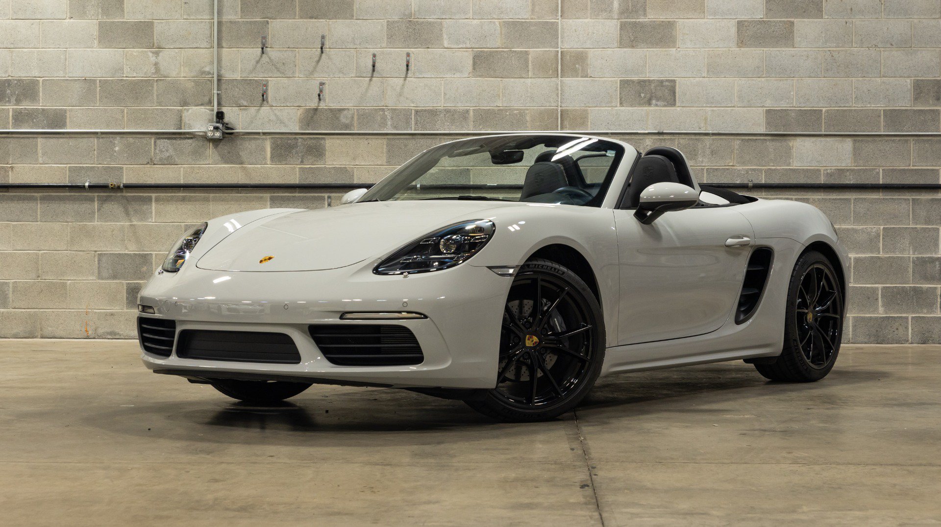 Used 2021 Porsche 718 Boxster RWD image 4