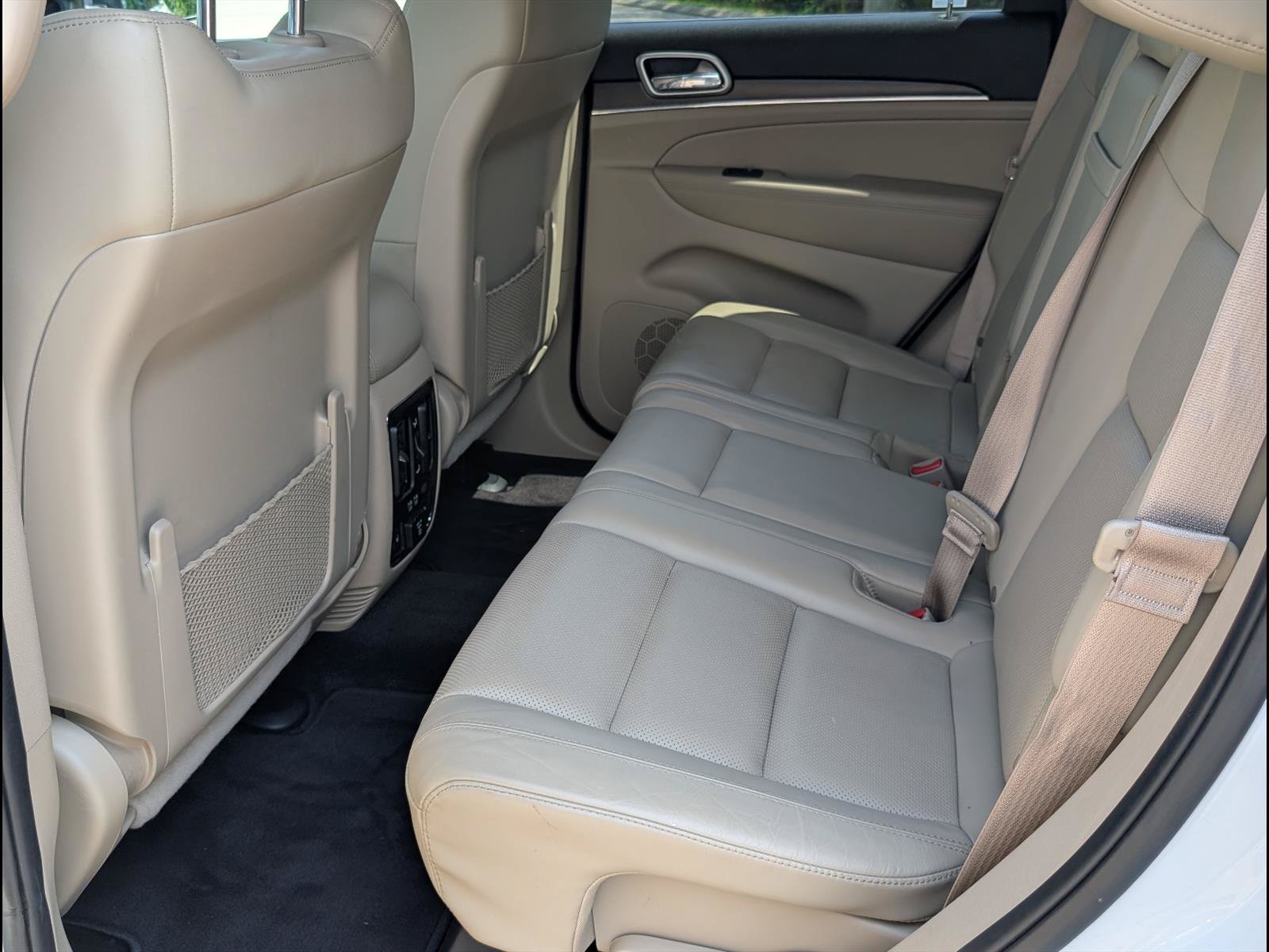 Used 2018 Jeep Grand Cherokee Limited w/ Luxury Group II RWD image 16