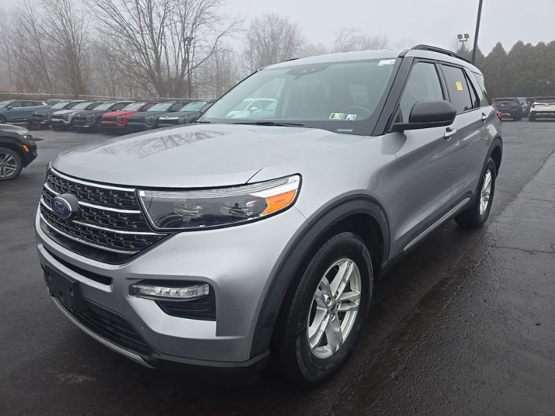 Used 2020 Ford Explorer XLT w/ Equipment Group 202A image 3