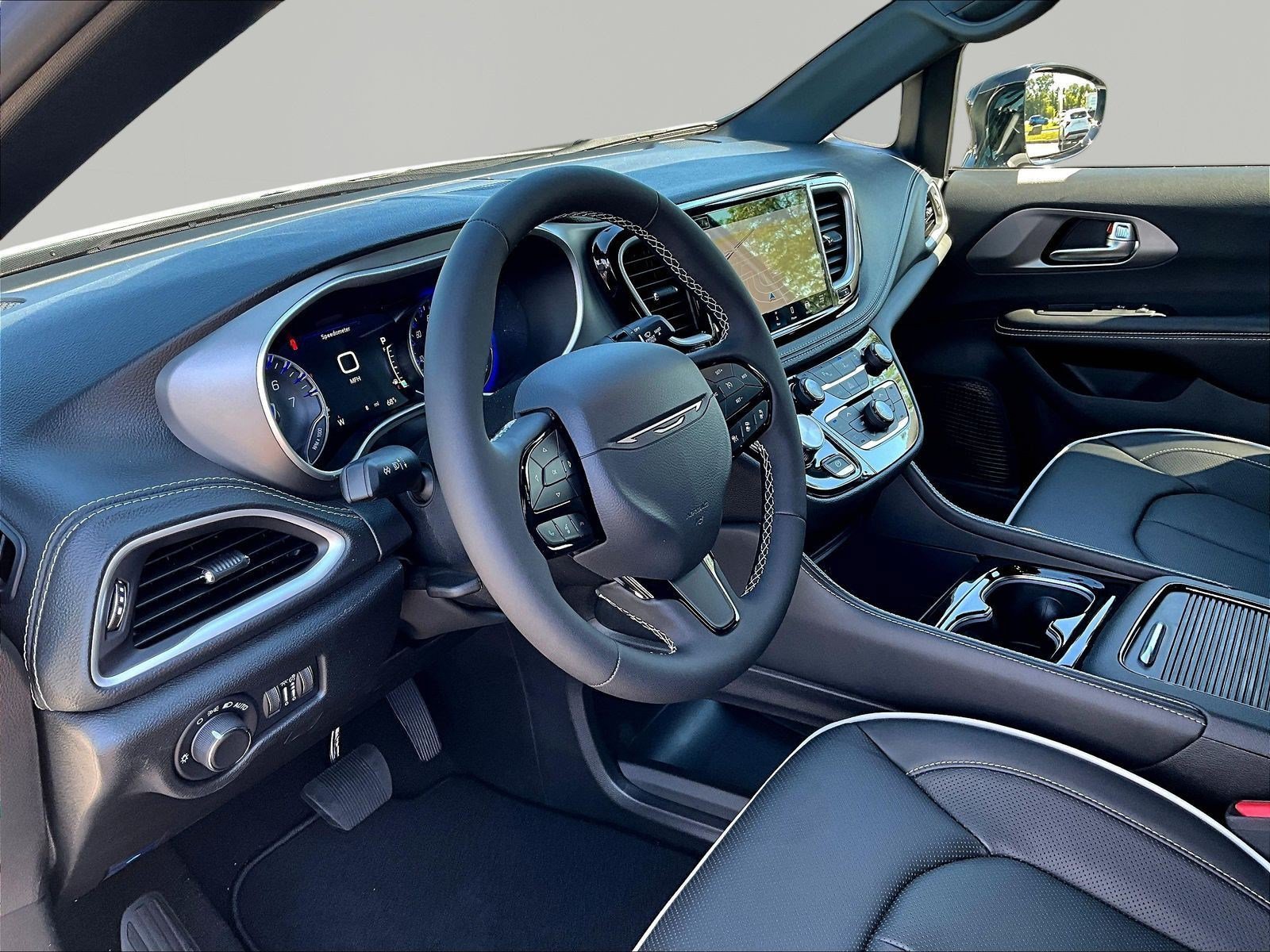 New 2027 Chrysler Pacifica Limited AWD/4WD image 16
