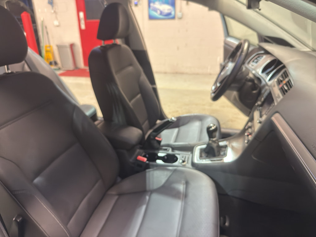 Used 2015 Volkswagen Golf TDI SE FWD image 22