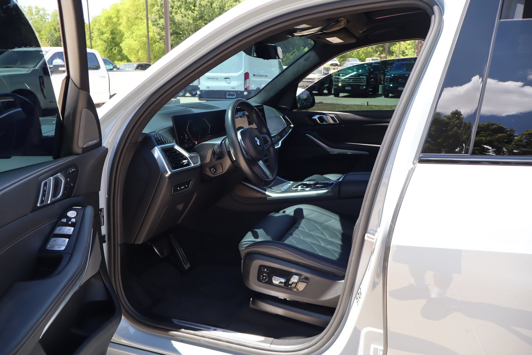 Used 2025 BMW X7 xDrive40i AWD/4WD image 26