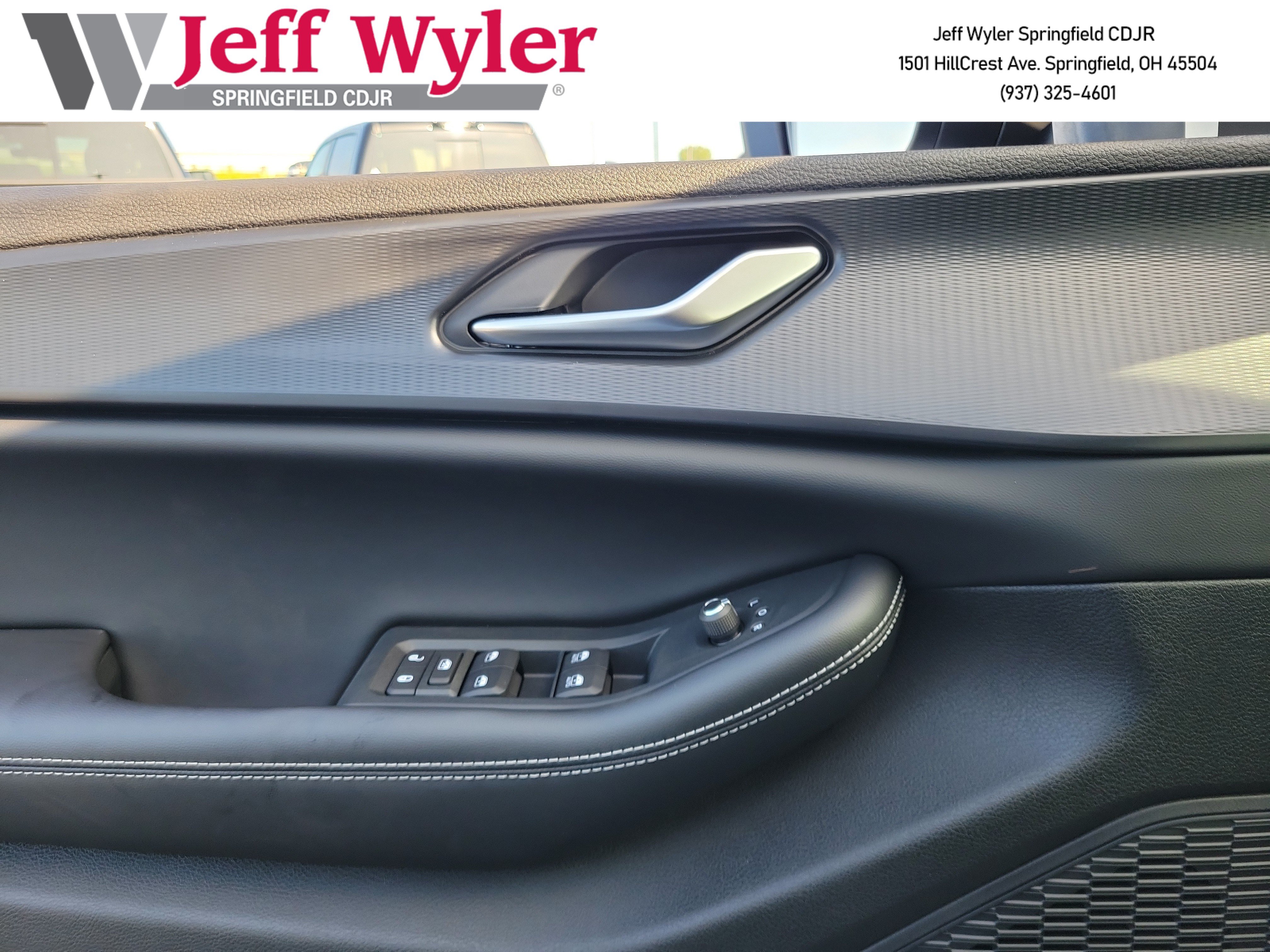 New 2026 Jeep Grand Cherokee Laredo AWD/4WD image 14