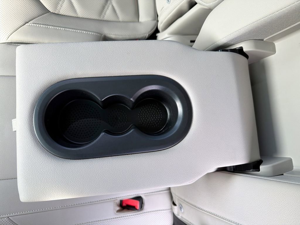 Used 2025 Volkswagen Atlas SE image 32