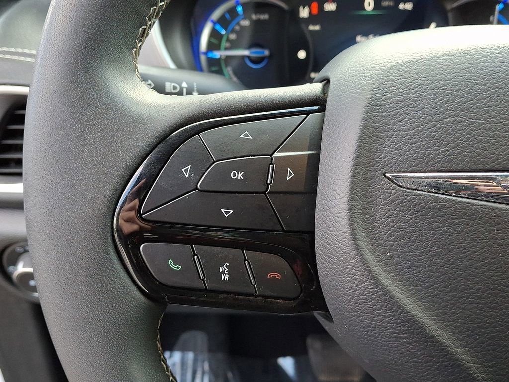 Used 2024 Chrysler Pacifica Select image 23