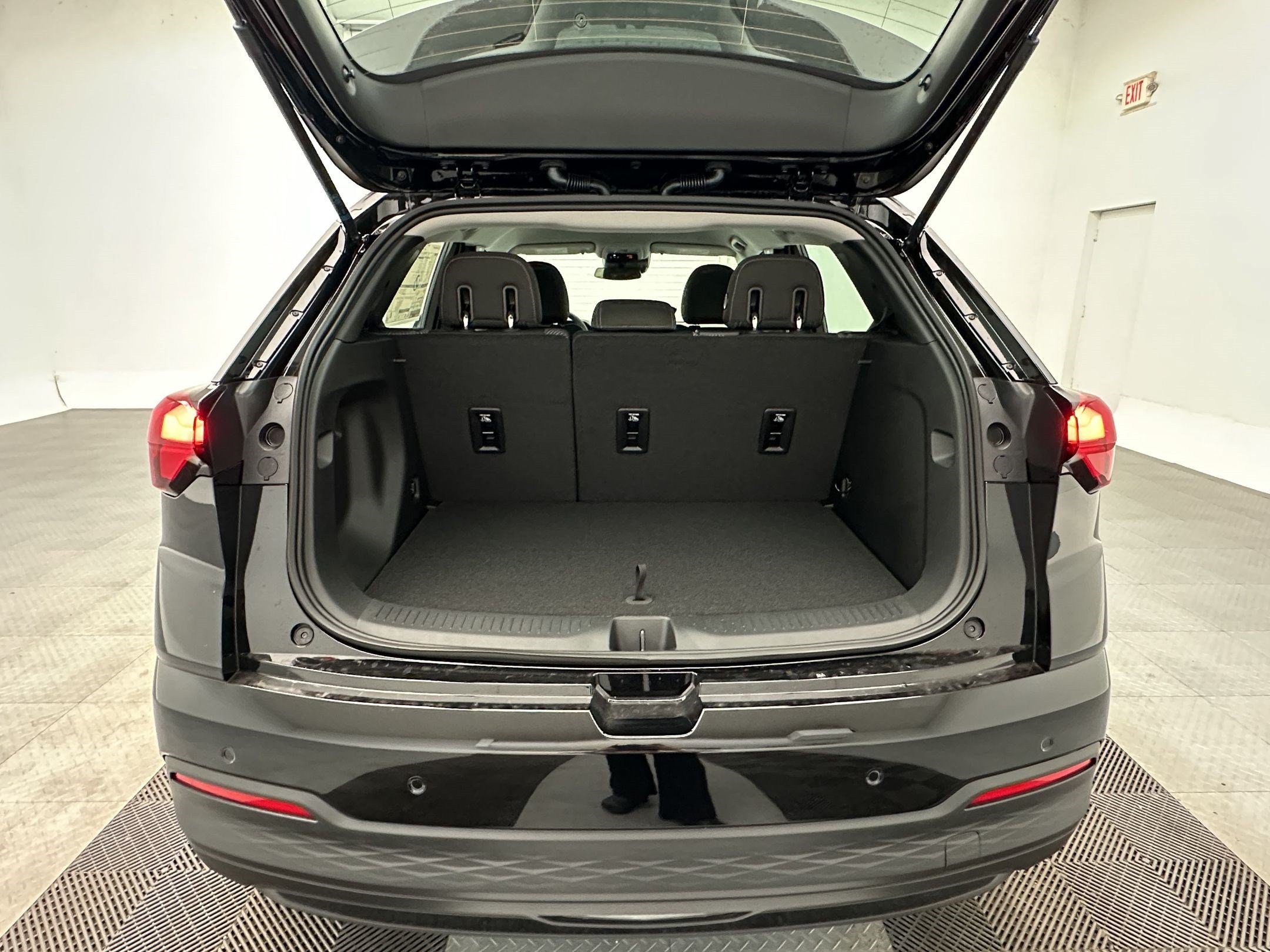 New 2027 Chevrolet Bolt LT w/ Comfort Package FWD image 23