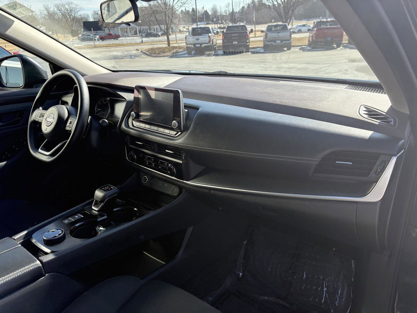 Used 2023 Nissan Rogue S AWD/4WD image 21