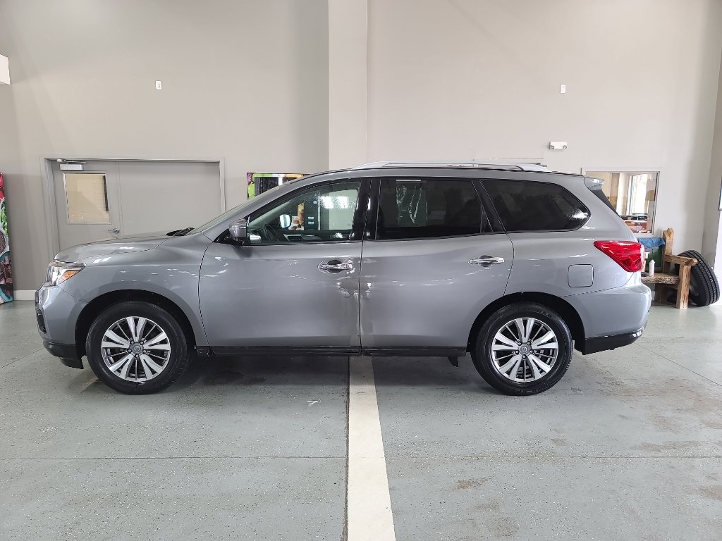 Used 2020 Nissan Pathfinder SL FWD image 1