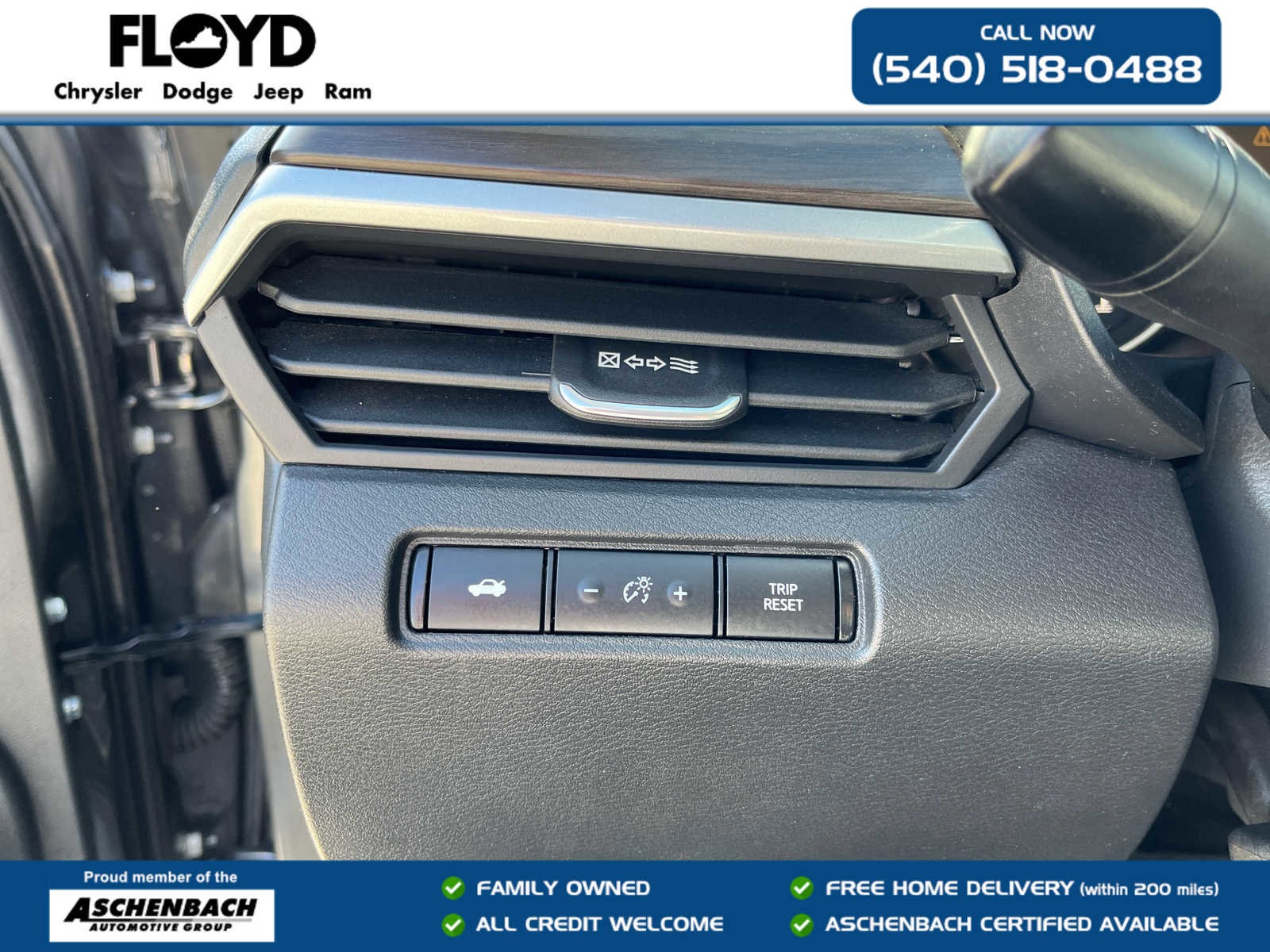 Used 2024 Nissan Altima 2.5 SV image 12