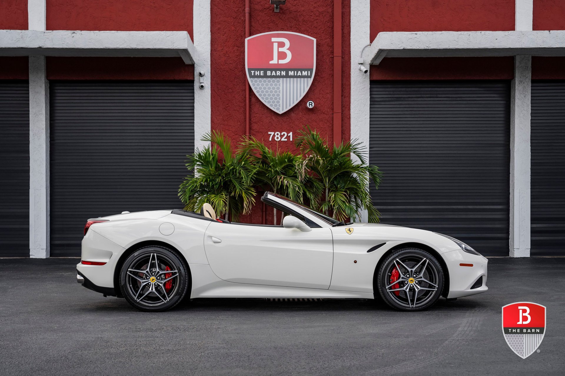 Used 2017 Ferrari California T RWD image 17