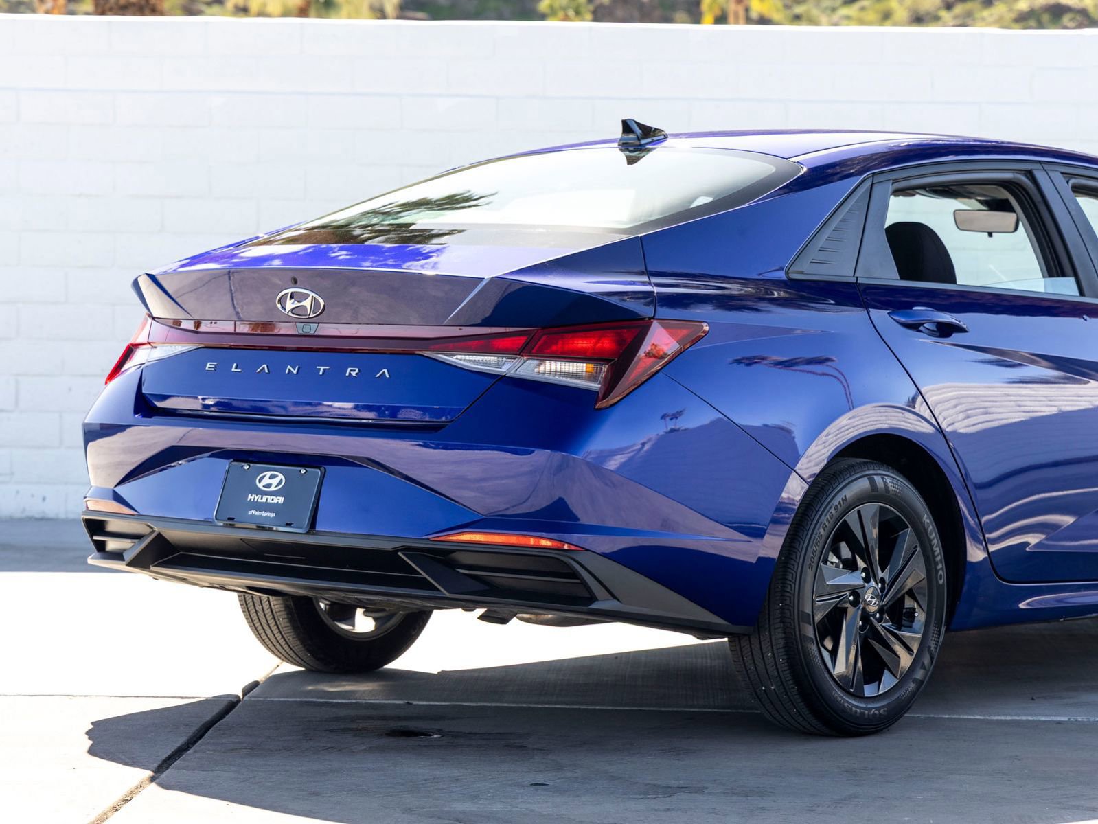 Used 2023 Hyundai Elantra SEL w/ Cargo Package image 11