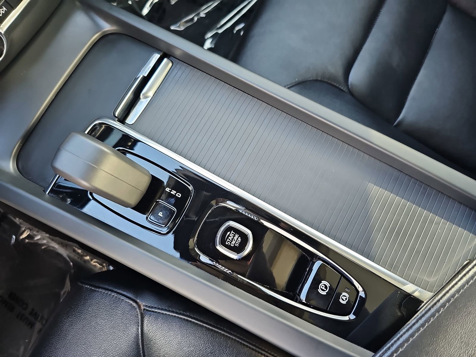 Used 2024 Volvo S60 B5 Core image 24