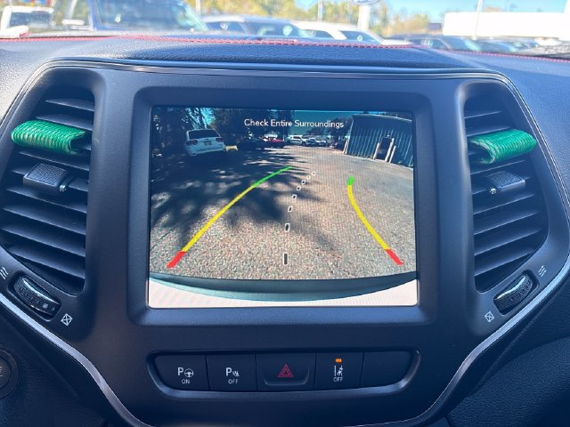 Used 2023 Jeep Cherokee Trailhawk AWD/4WD image 15