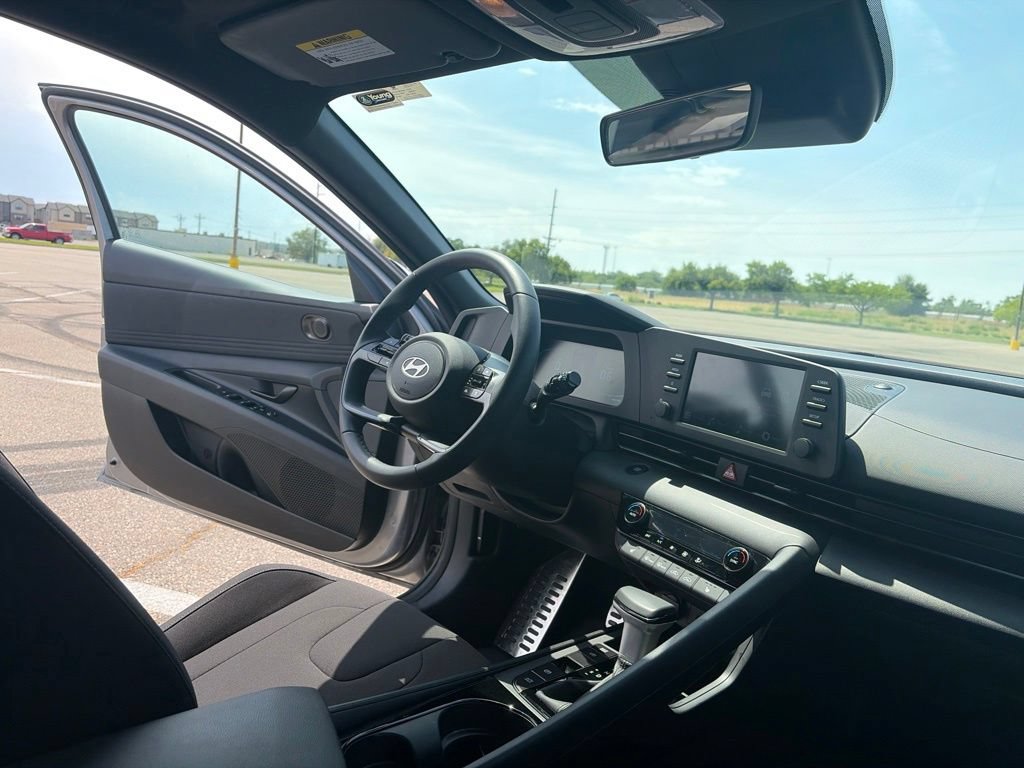 Used 2026 Hyundai Elantra SEL Sport Premium FWD image 25