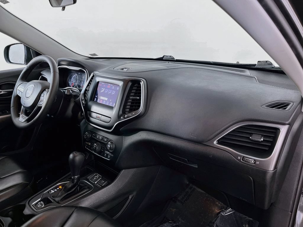 Used 2020 Jeep Cherokee Latitude Plus FWD image 34
