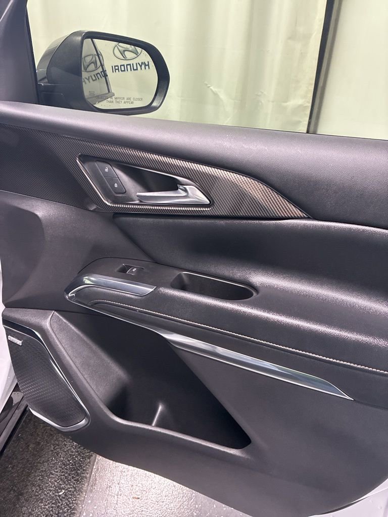 Used 2025 Chevrolet Traverse High Country image 31