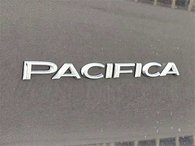 Used 2023 Chrysler Pacifica Touring-L image 30