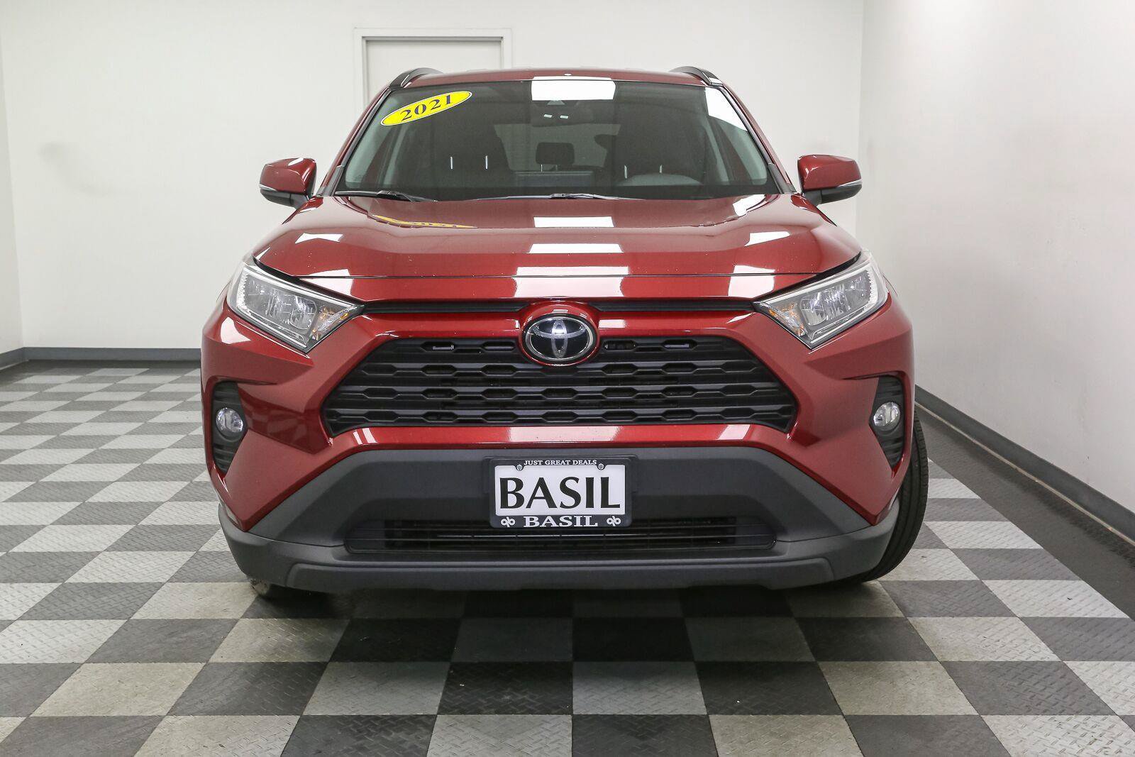 Used 2021 Toyota RAV4 XLE AWD/4WD image 3