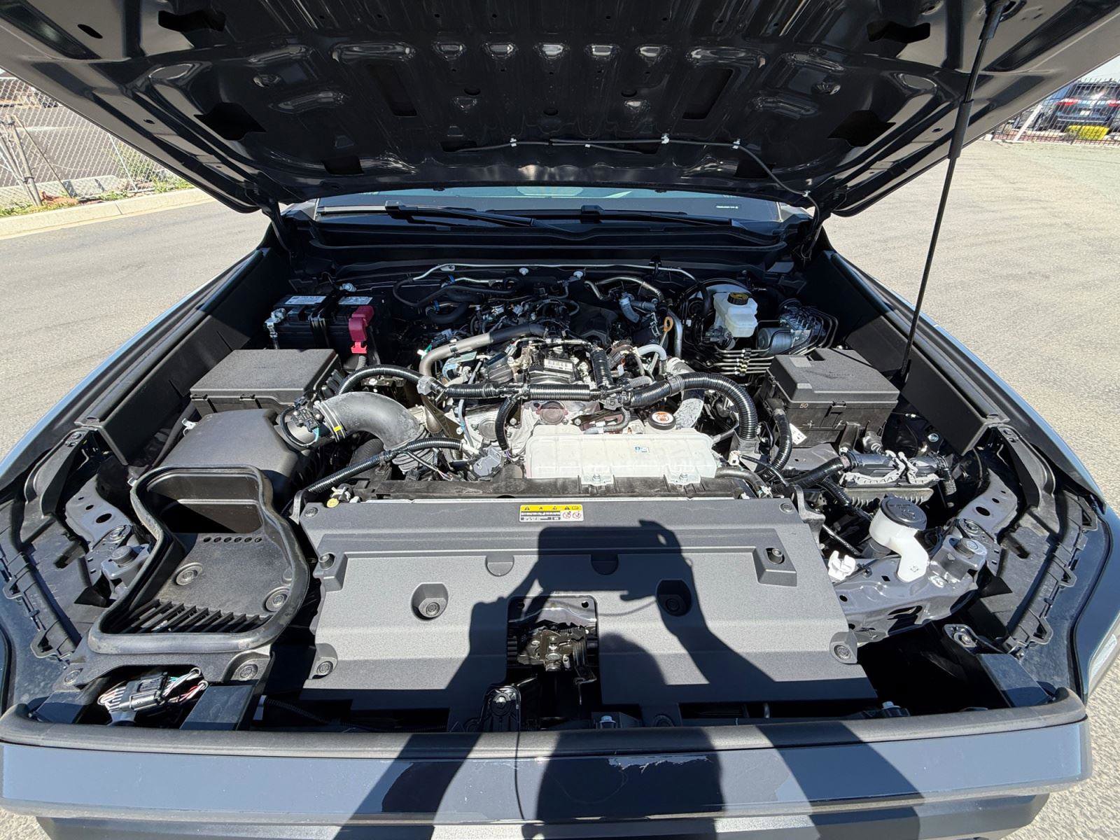 Certified 2025 Toyota Tacoma SR5 AWD/4WD image 24