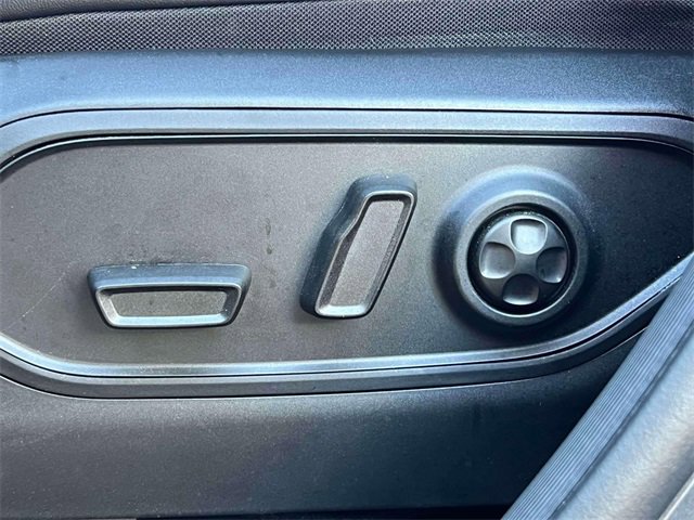 Used 2022 Jeep Grand Cherokee L Limited w/ Black Appearance Package image 18