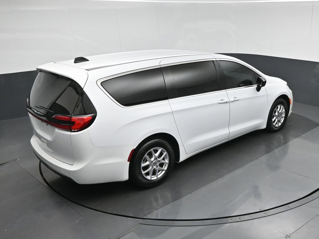 Used 2024 Chrysler Pacifica Touring image 75