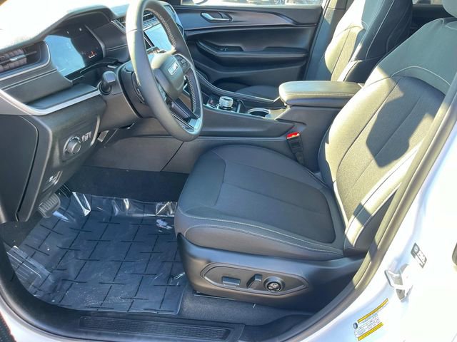 Used 2024 Jeep Grand Cherokee Laredo w/ MOPAR Finishing Package image 13