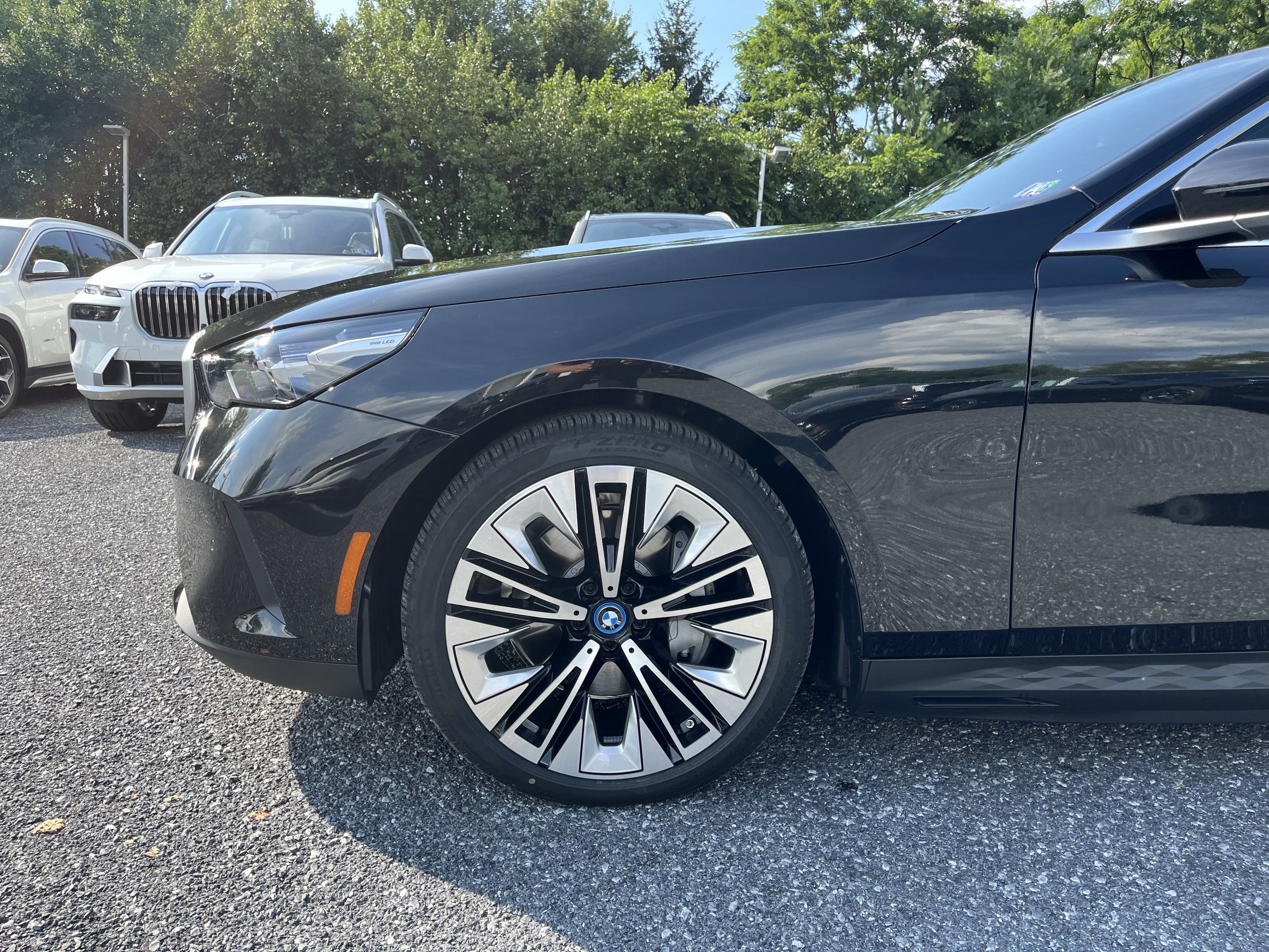 Used 2025 BMW i5 xDrive40 w/ Premium Package image 5