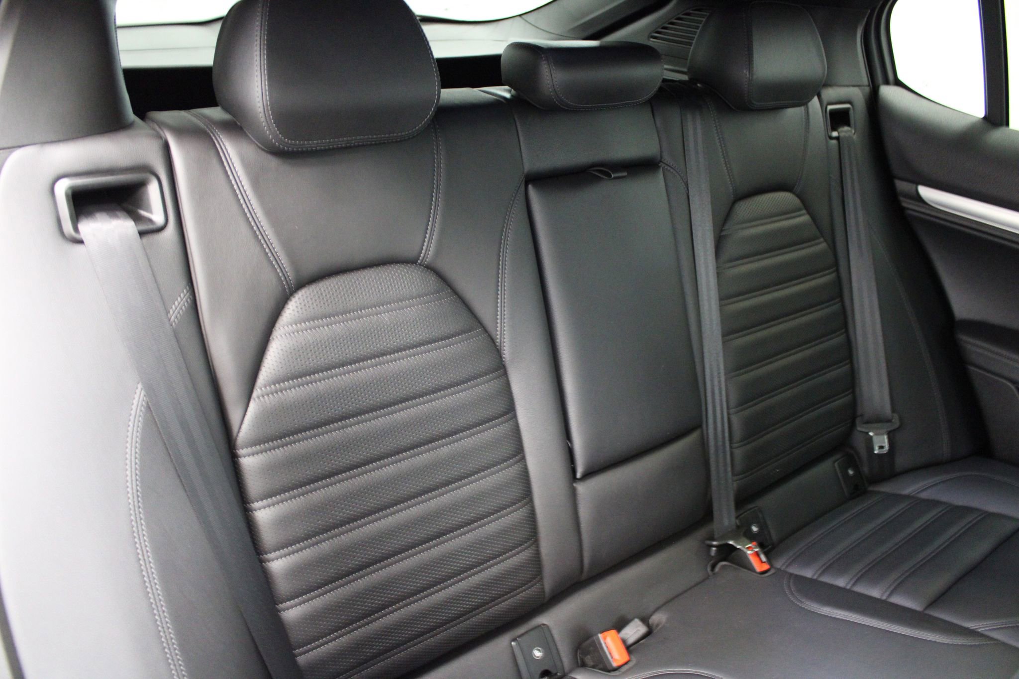 Used 2022 Alfa Romeo Stelvio Veloce AWD/4WD image 30