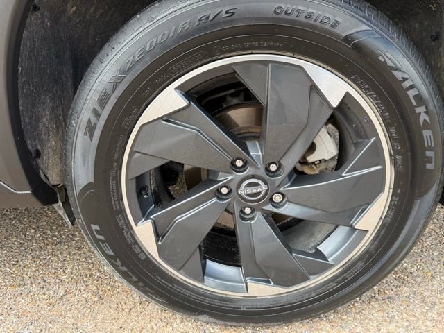 Certified 2024 Nissan Rogue SV w/ SV Premium Package FWD image 15