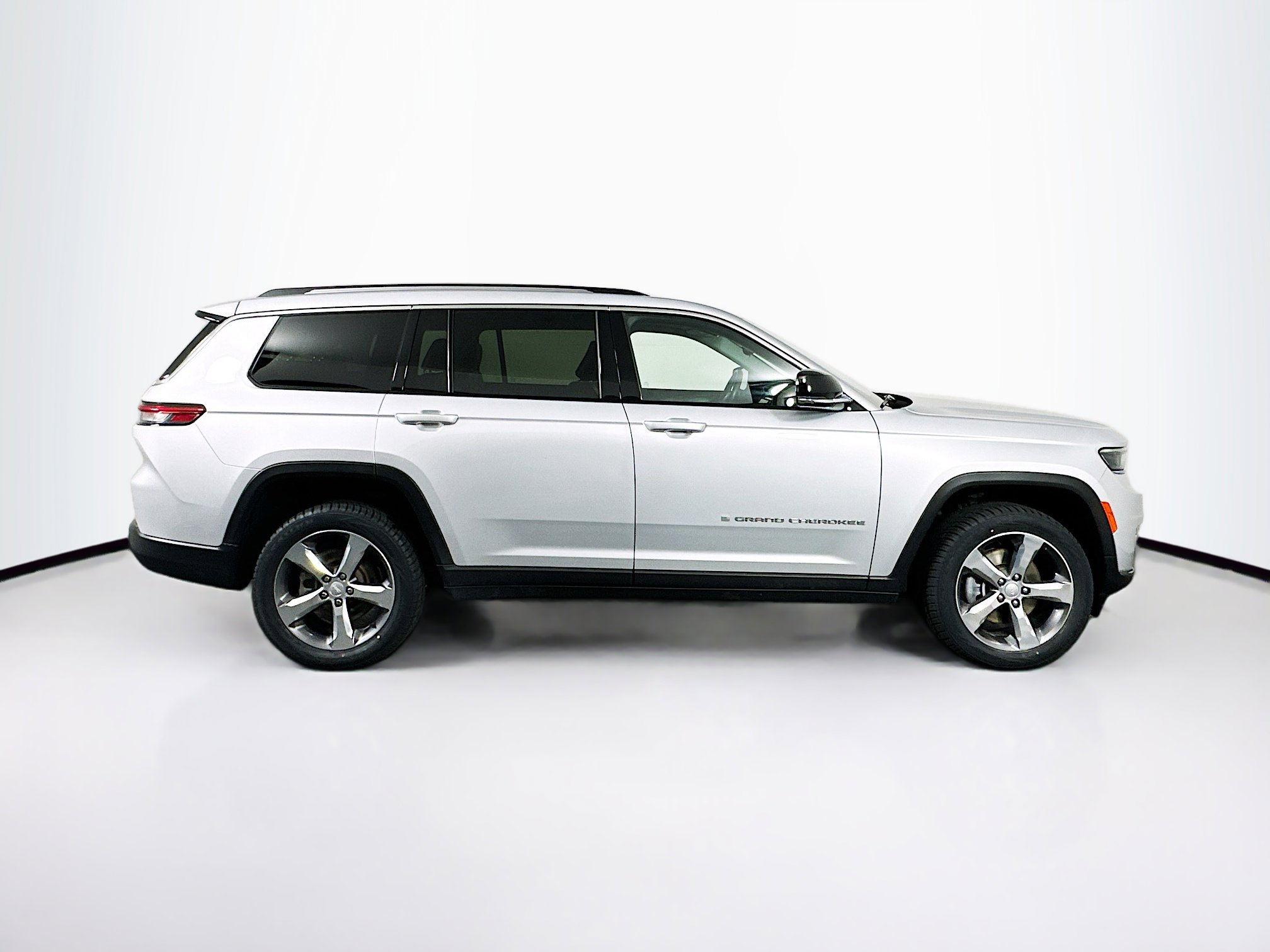 Used 2022 Jeep Grand Cherokee L Limited AWD/4WD image 10