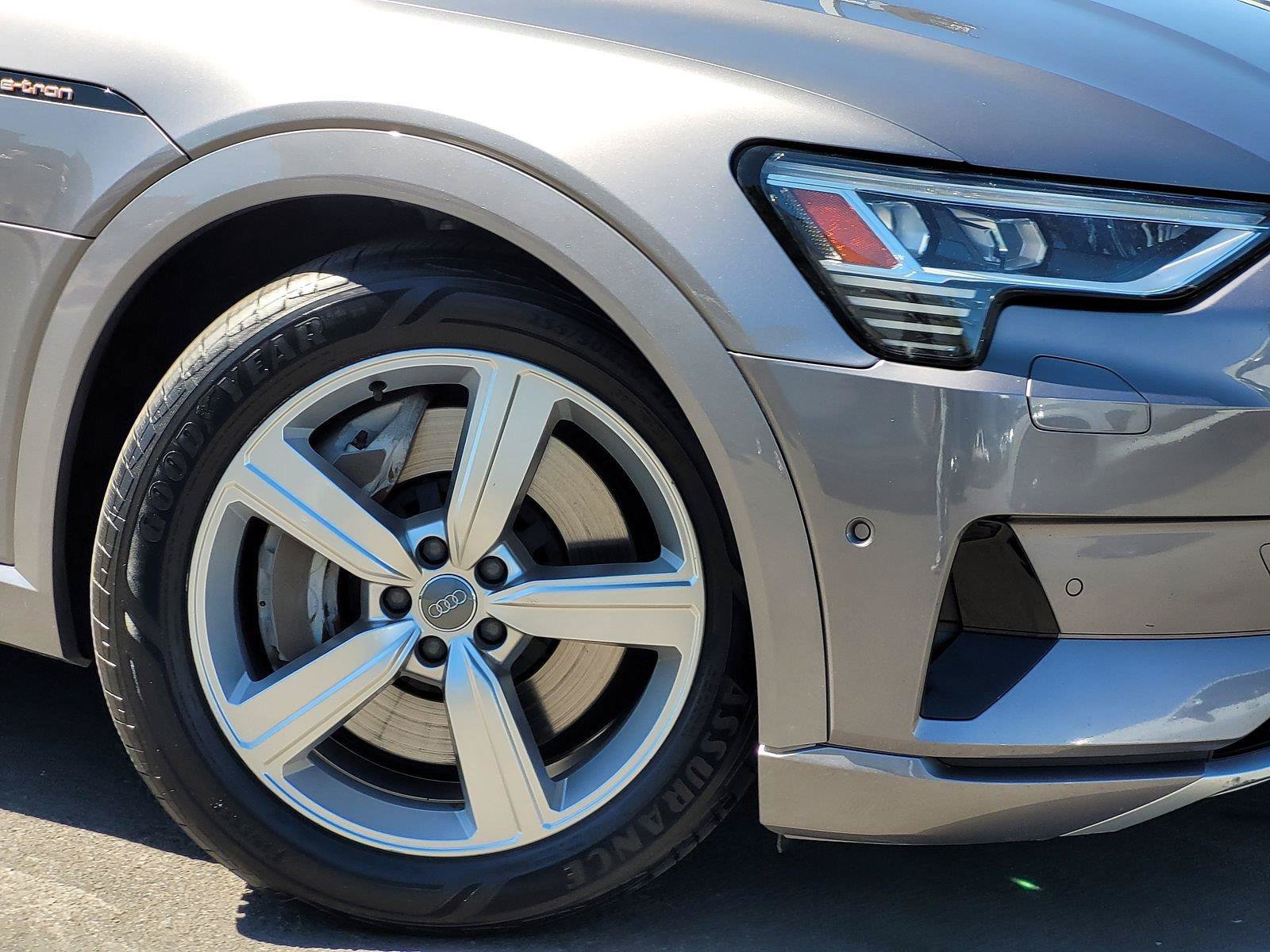 Used 2019 Audi e-tron Premium Plus w/ Towing Package AWD/4WD image 5