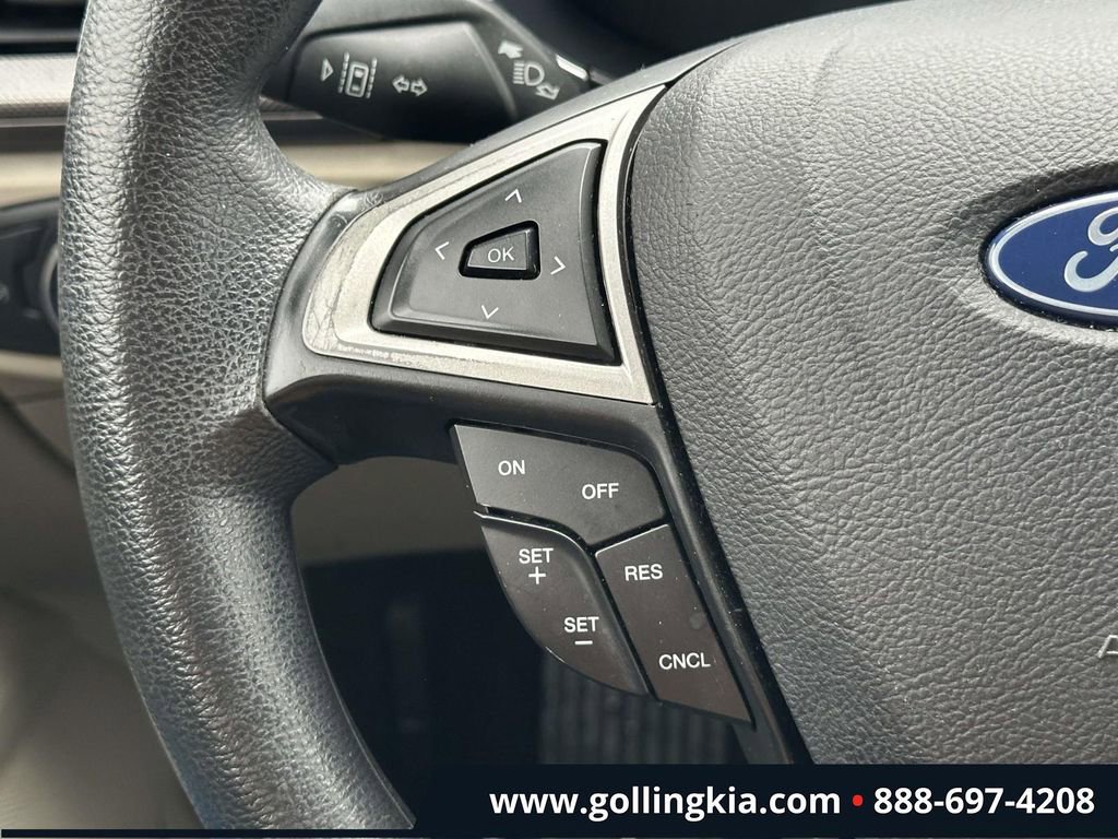 Used 2020 Ford Fusion SE FWD image 21