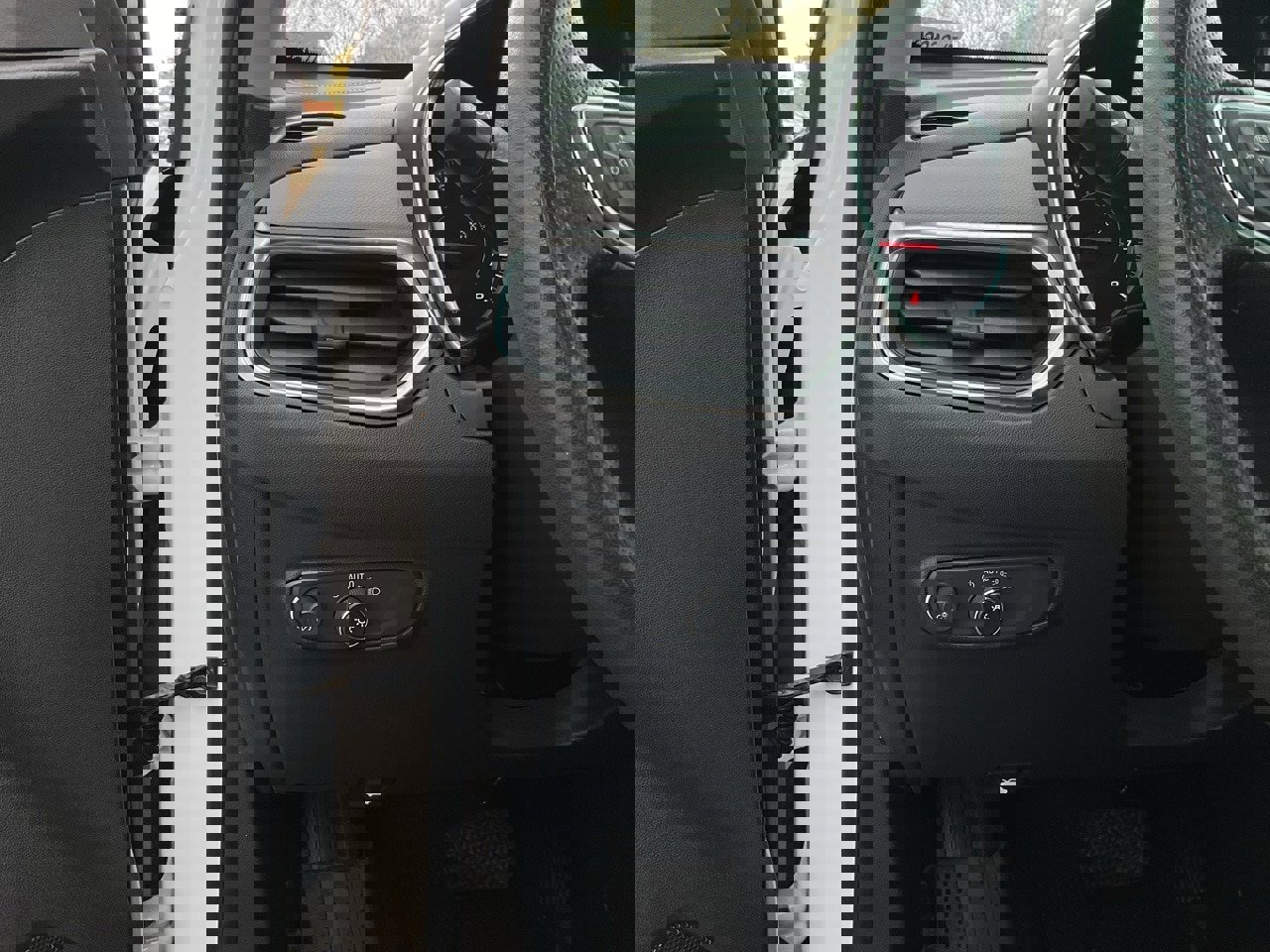 Used 2024 Chevrolet Equinox LS image 25