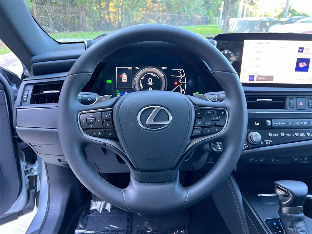 Certified 2023 Lexus ES 300h w/ Premium Package image 13